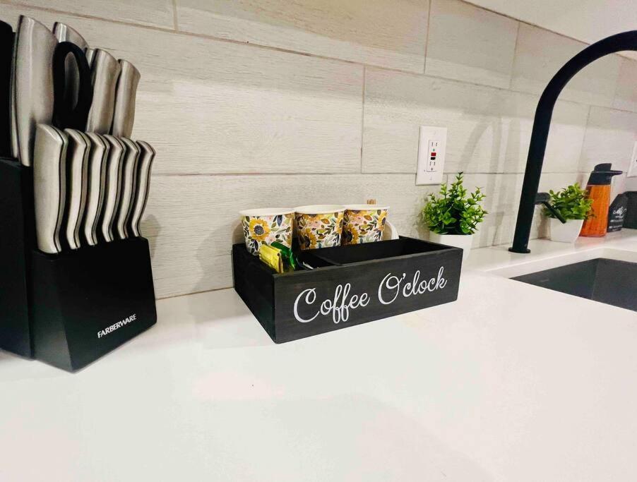 2 Bedroom Apartment, Close To Nyc & Downtown Jc! เจอร์ซีย์ซิตี้ ภายนอก รูปภาพ