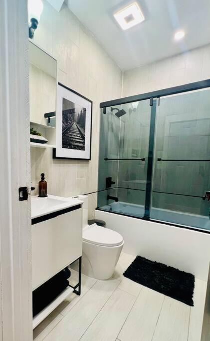 2 Bedroom Apartment, Close To Nyc & Downtown Jc! เจอร์ซีย์ซิตี้ ภายนอก รูปภาพ